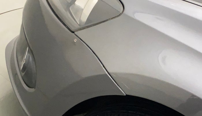 2014 Volkswagen Vento HIGHLINE 1.6 MPI, Petrol, Manual, 71,432 km, Front bumper - Paint has minor damage
