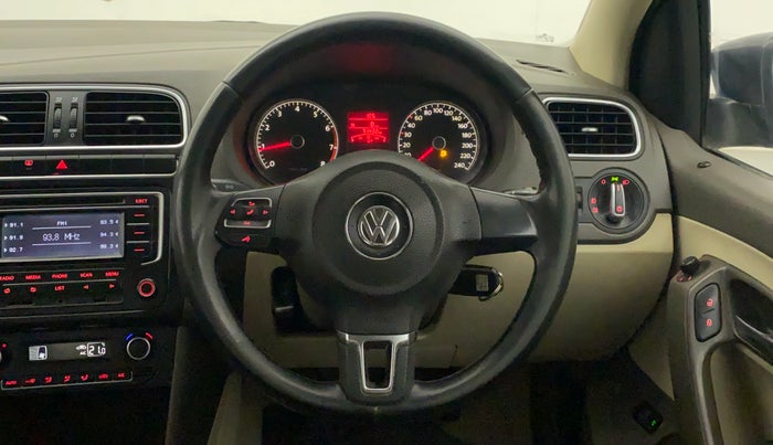 2014 Volkswagen Vento HIGHLINE 1.6 MPI, Petrol, Manual, 71,432 km, Steering Wheel Close Up