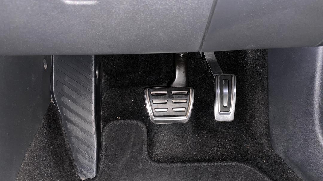 2019 SKODA Karoq 110tsi, Automatic, 73886 km, Pedals and Footmat