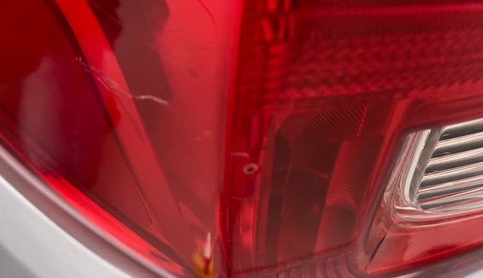2018 Honda Amaze 1.5 V CVT I-DTEC, Diesel, Automatic, 32,186 km, Left tail light - Minor damage