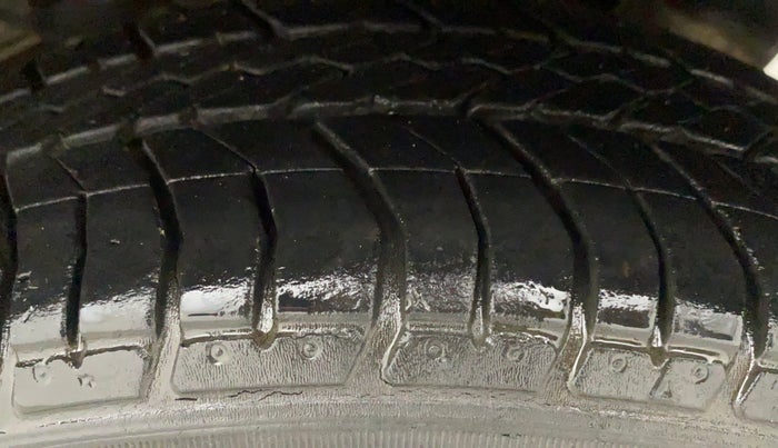 2012 Hyundai Eon MAGNA +, Petrol, Manual, 29,078 km, Left Rear Tyre Tread
