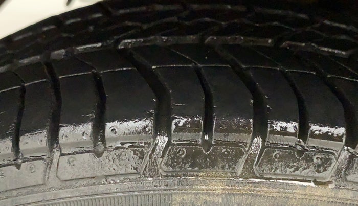 2012 Hyundai Eon MAGNA +, Petrol, Manual, 29,078 km, Right Rear Tyre Tread