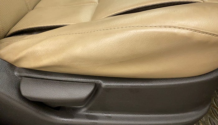 2012 Hyundai Eon MAGNA +, Petrol, Manual, 29,078 km, Driver Side Adjustment Panel