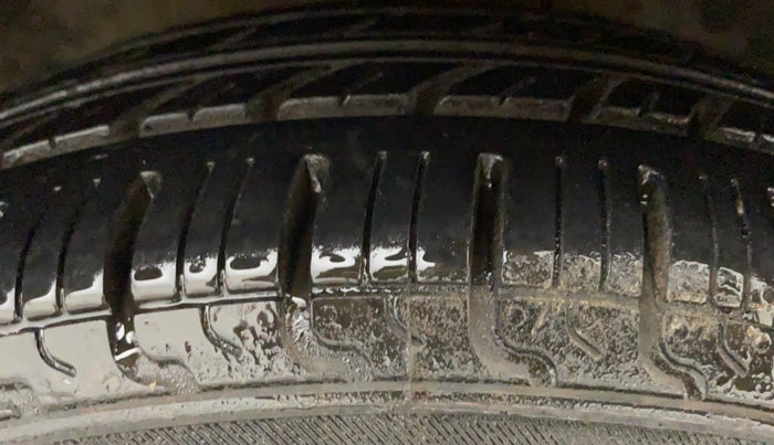 2012 Hyundai Eon MAGNA +, Petrol, Manual, 29,078 km, Right Front Tyre Tread