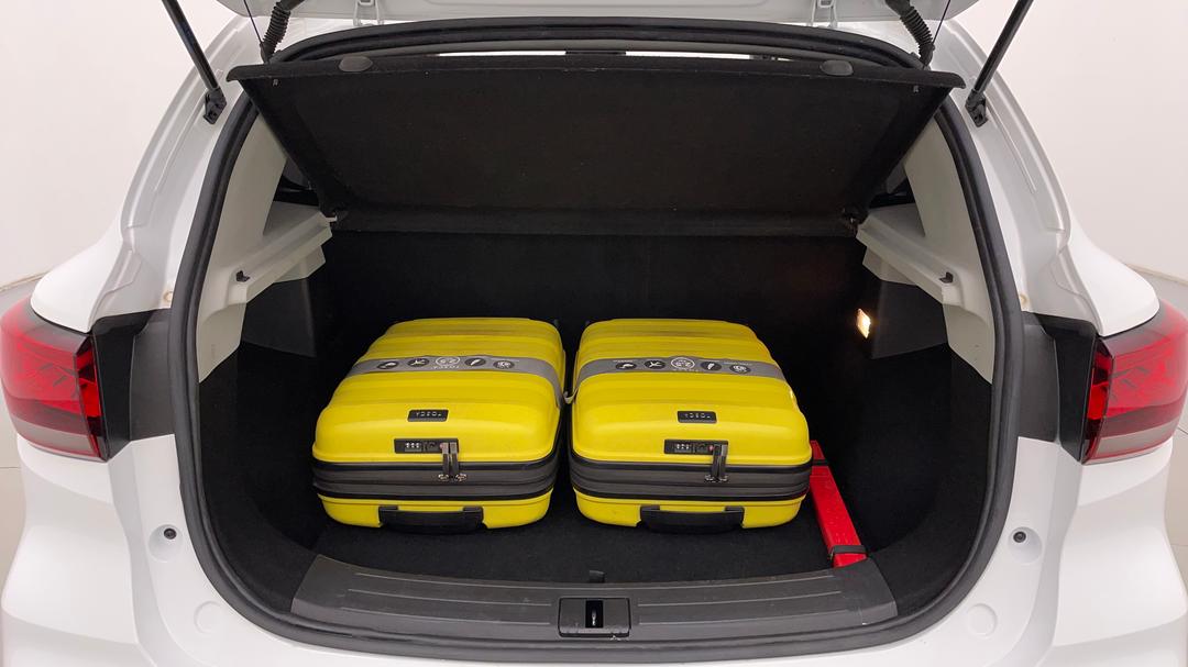 2021 MG Zst Essence, Automatic, 31956 km, Boot Inside View with Luggage