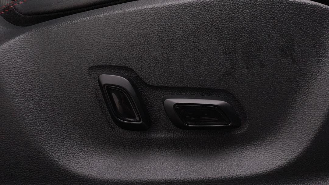 2021 MG Zst Essence, Automatic, 31956 km, Drivers Side Adjustment Panel