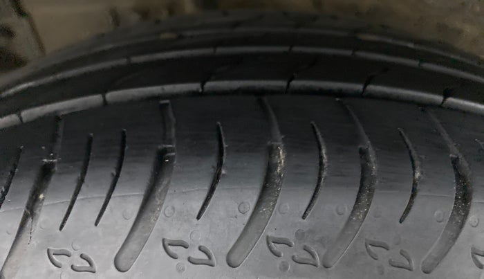 2018 Tata NEXON XM 1.5, Diesel, Manual, 68,389 km, Right Rear Tyre Tread