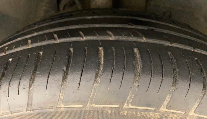 2018 Mahindra XUV500 W11 AT, Diesel, Automatic, 57,781 km, Right Front Tyre Tread
