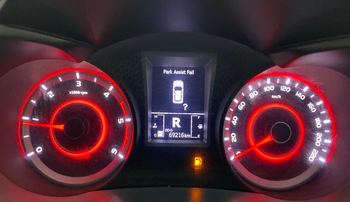 2019 Mahindra XUV300 W8 1.5 DIESEL, Diesel, Manual, 69,216 km, Infotainment system - Parking sensor not working