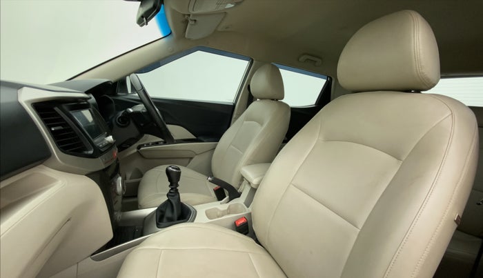 2019 Mahindra XUV300 W8 1.5 DIESEL, Diesel, Manual, 69,216 km, Right Side Front Door Cabin