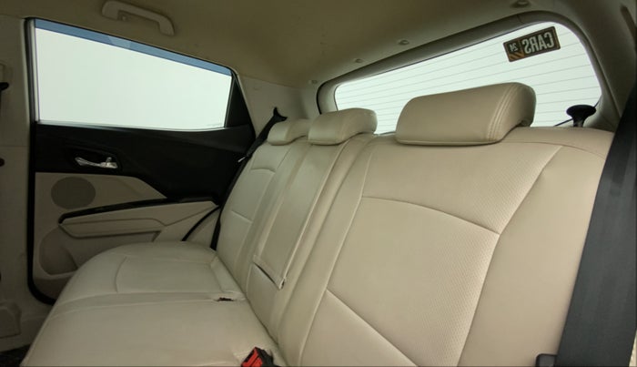 2019 Mahindra XUV300 W8 1.5 DIESEL, Diesel, Manual, 69,216 km, Right Side Rear Door Cabin