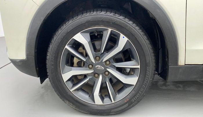 2020 Mahindra XUV 3OO W8 (O) 1.5 DIESEL AMT, Diesel, Automatic, 38,933 km, Left Front Wheel