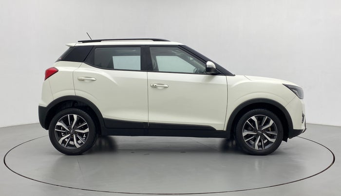 2020 Mahindra XUV 3OO W8 (O) 1.5 DIESEL AMT, Diesel, Automatic, 38,933 km, Right Side View