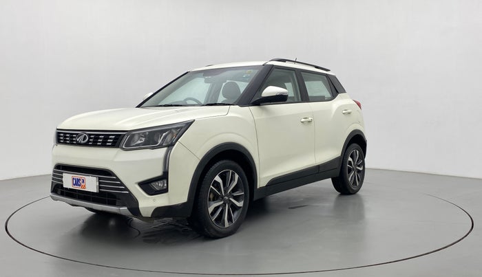 2020 Mahindra XUV 3OO W8 (O) 1.5 DIESEL AMT, Diesel, Automatic, 38,933 km, Left Front Diagonal