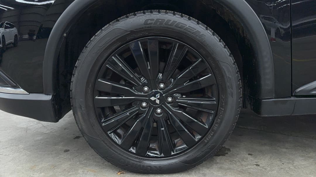 2020 Mitsubishi Outlander Black Edition 7 Seat (2WD), Automatic, 113014 km, Left Front Wheel