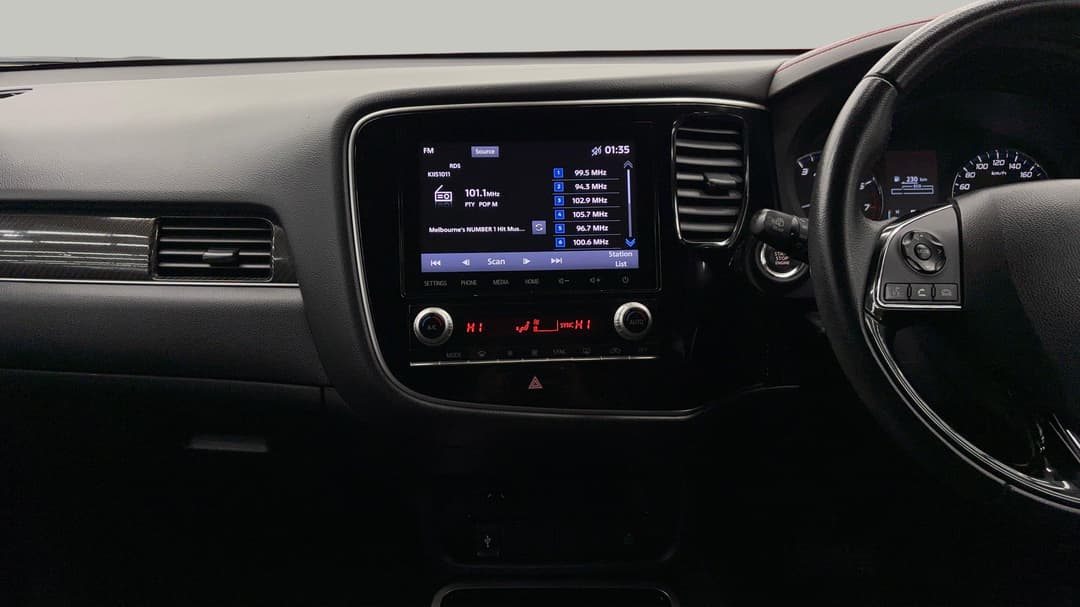 2020 Mitsubishi Outlander Black Edition 7 Seat (2WD), Automatic, 113014 km, Center Console
