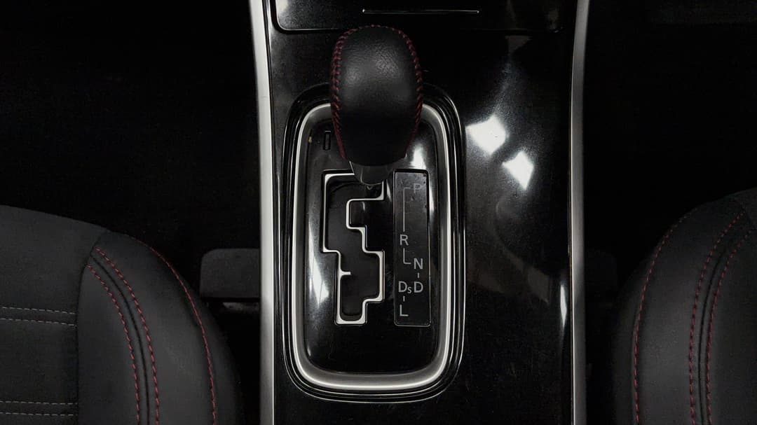2020 Mitsubishi Outlander Black Edition 7 Seat (2WD), Automatic, 113014 km, Gear Lever 