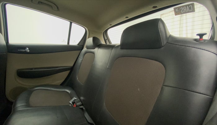 2013 Hyundai i20 MAGNA 1.2, Petrol, Manual, 45,077 km, Right Side Rear Door Cabin