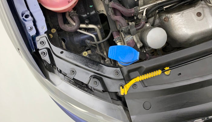 2014 Volkswagen Vento COMFORTLINE TSI AT PETROL, Petrol, Automatic, 57,022 km, Right headlight - Clamp has minor damage