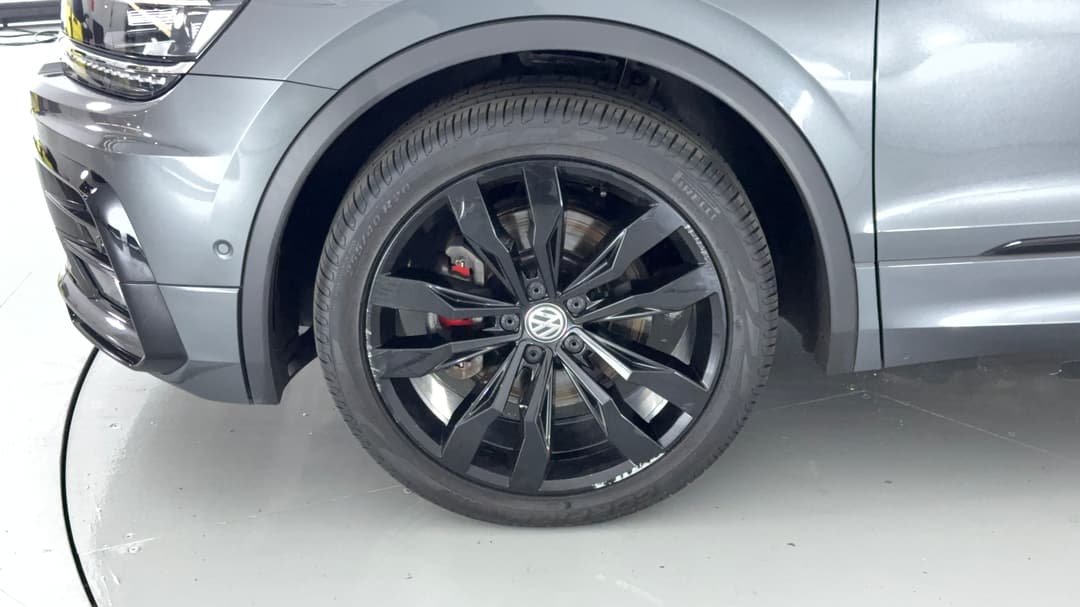 2018 Volkswagen Tiguan Wolfsburg Edition, Automatic, 74456 km, Left Front Wheel