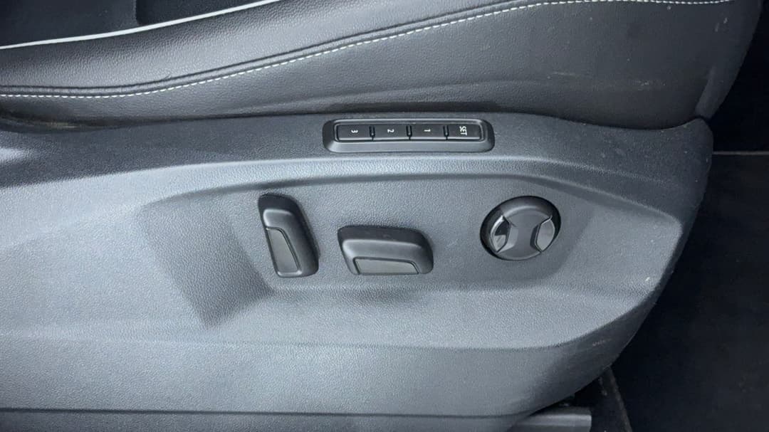 2018 Volkswagen Tiguan Wolfsburg Edition, Automatic, 74456 km, Drivers Side Adjustment Panel
