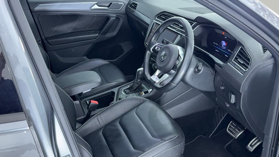 2018 Volkswagen Tiguan Wolfsburg Edition, Automatic, 74456 km, Right Side Front Door Cabin View
