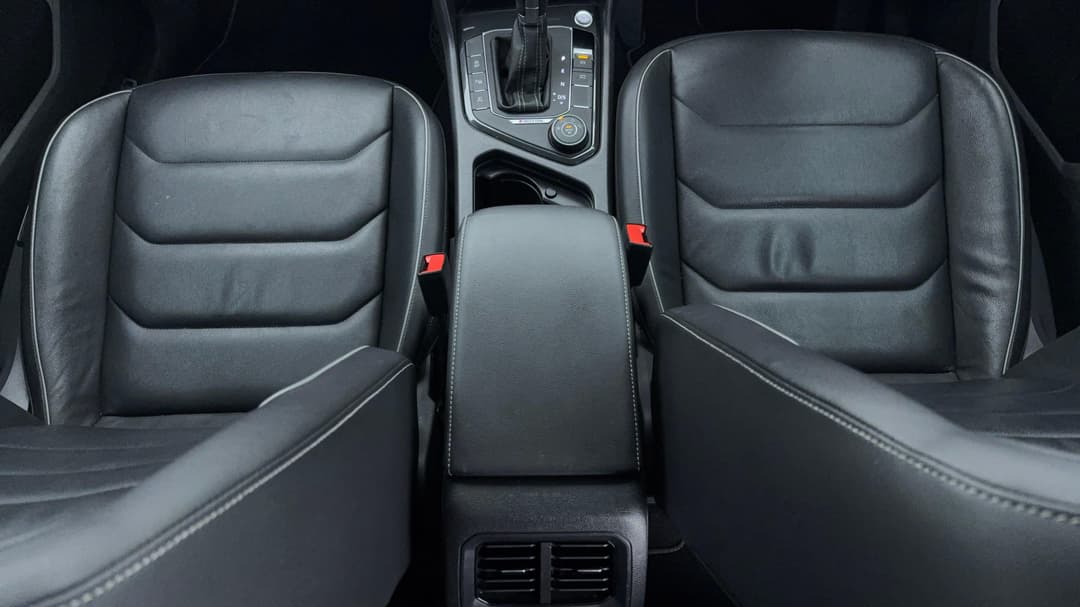 2018 Volkswagen Tiguan Wolfsburg Edition, Automatic, 74456 km, Center Console