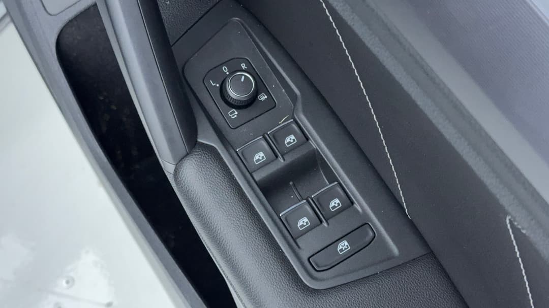 2018 Volkswagen Tiguan Wolfsburg Edition, Automatic, 74456 km, Drivers Side Door Panel Controls