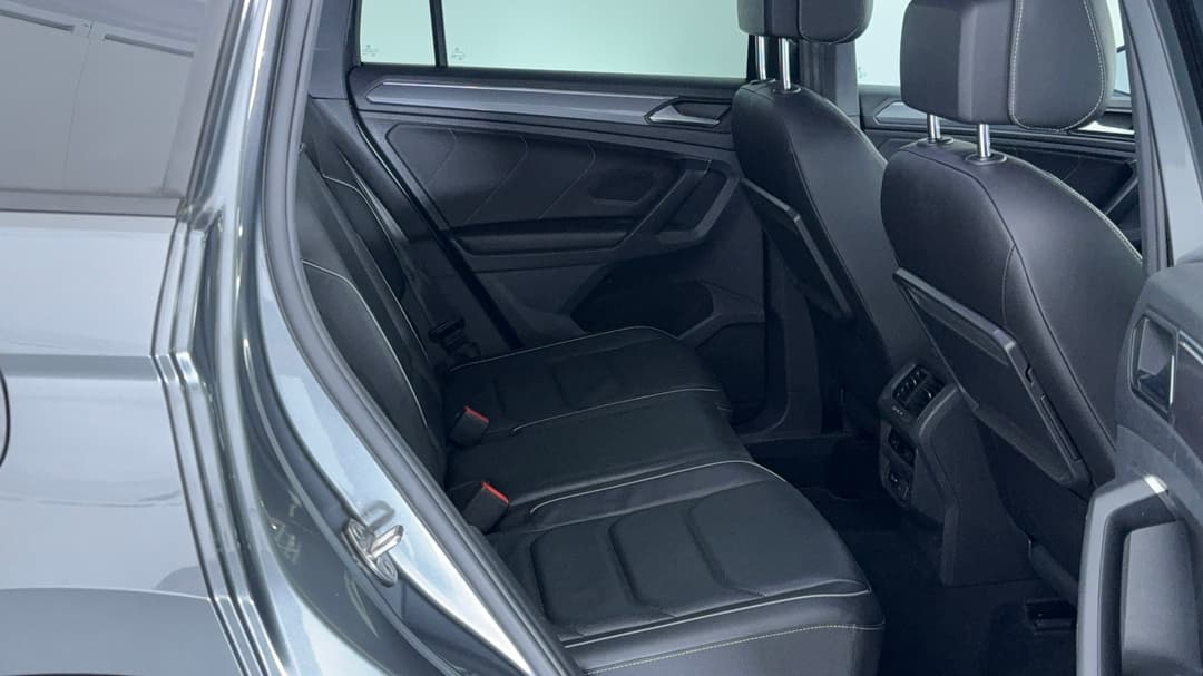 2018 Volkswagen Tiguan Wolfsburg Edition, Automatic, 74456 km, Right Side Rear Door Cabin View