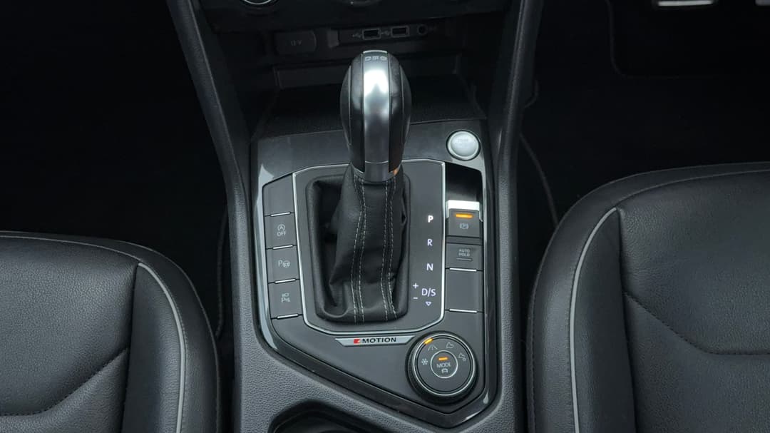 2018 Volkswagen Tiguan Wolfsburg Edition, Automatic, 74456 km, Gear Lever 