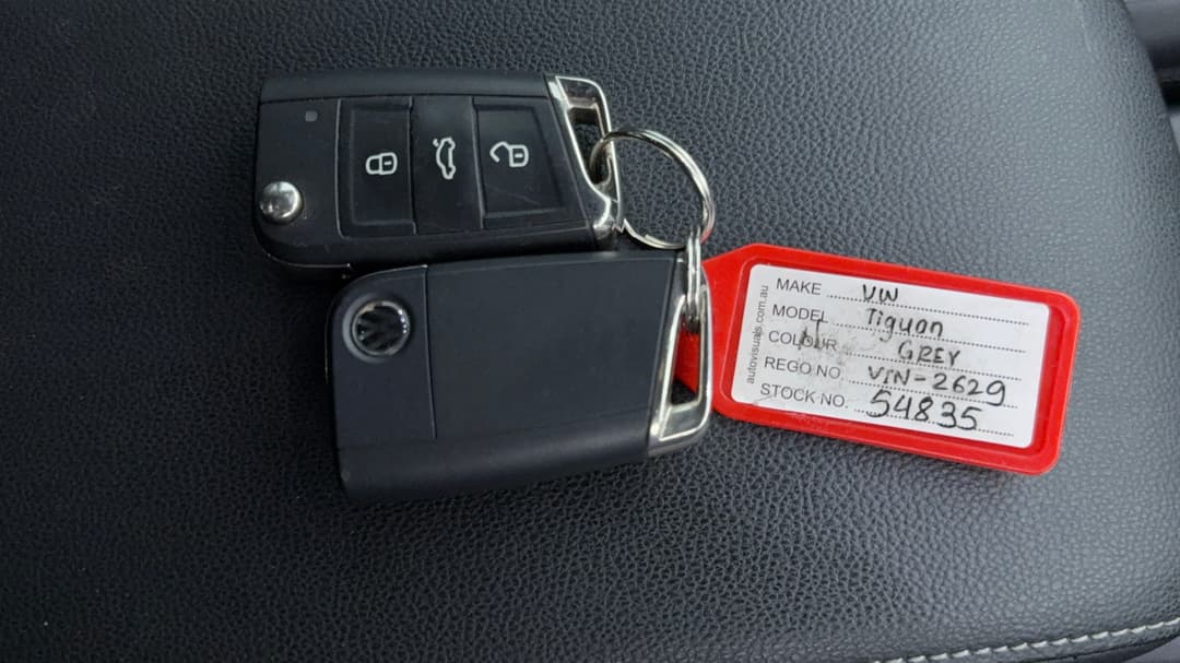 2018 Volkswagen Tiguan Wolfsburg Edition, Automatic, 74456 km, Key Close-up