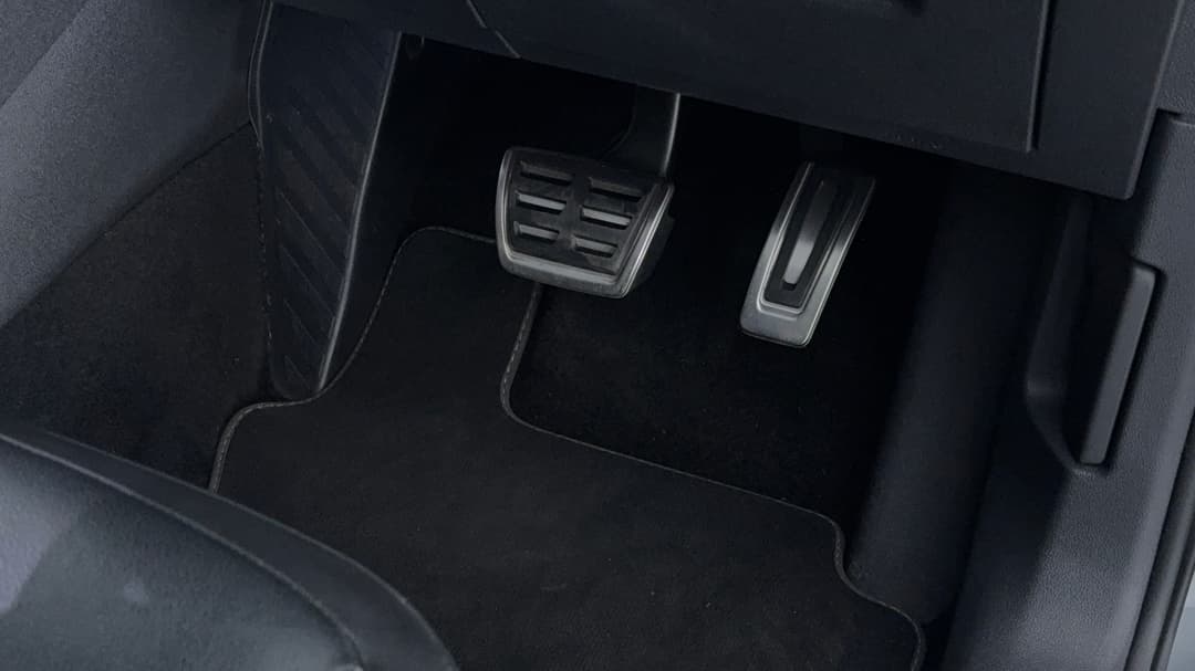 2018 Volkswagen Tiguan Wolfsburg Edition, Automatic, 74456 km, Pedals and Footmat