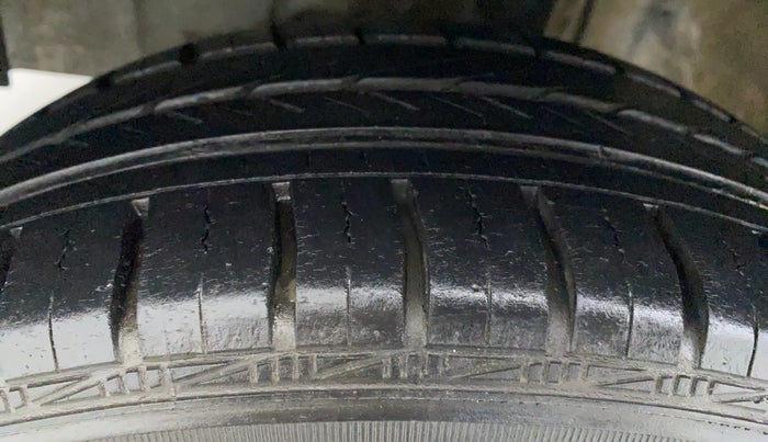 2011 Toyota Etios V, Petrol, Manual, Right Front Tyre Tread
