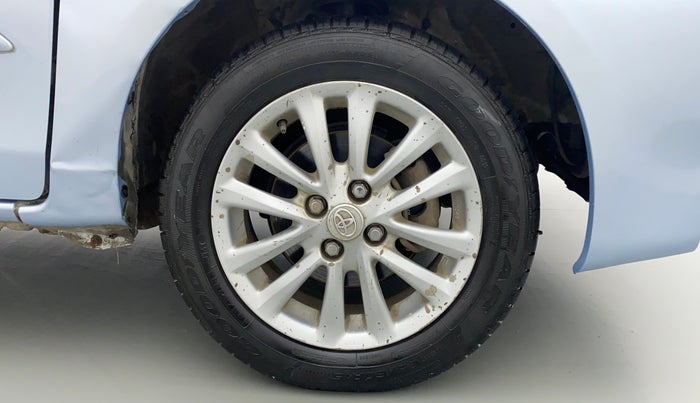 2011 Toyota Etios V, Petrol, Manual, Right Front Wheel
