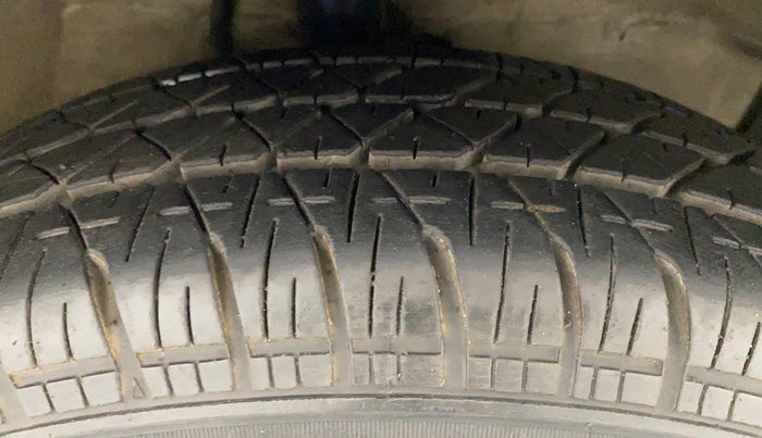 2011 Maruti Ritz VXI, Petrol, Manual, 1,28,149 km, Right Front Tyre Tread