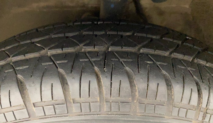 2011 Maruti Ritz VXI, Petrol, Manual, 1,28,149 km, Left Front Tyre Tread