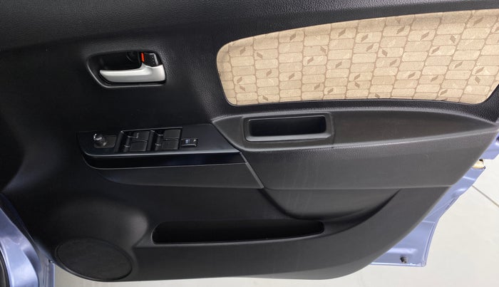 2017 Maruti Wagon R 1.0 VXI, Petrol, Manual, 15,357 km, Driver Side Door Panels Control