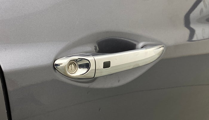 2016 Hyundai Grand i10 ASTA (O) AT 1.2 KAPPA VTVT, Petrol, Automatic, 1,04,499 km, Driver-side door - Door handle sensor not working