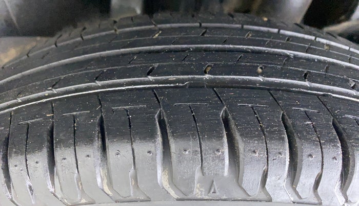 2019 Maruti Swift LXI D, Petrol, Manual, 27,080 km, Left Rear Tyre Tread