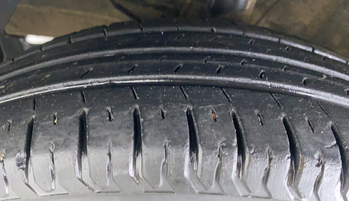 2019 Maruti Swift LXI D, Petrol, Manual, 27,080 km, Left Front Tyre Tread