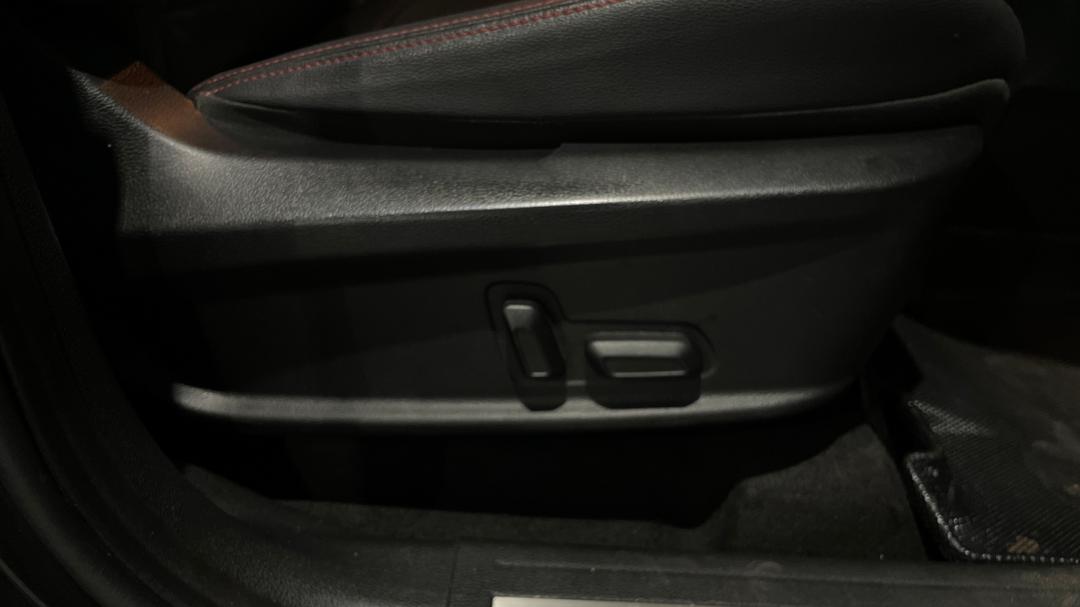2023 LDV T60 Max Luxe (4x4), Automatic, 26318 km, Drivers Side Adjustment Panel