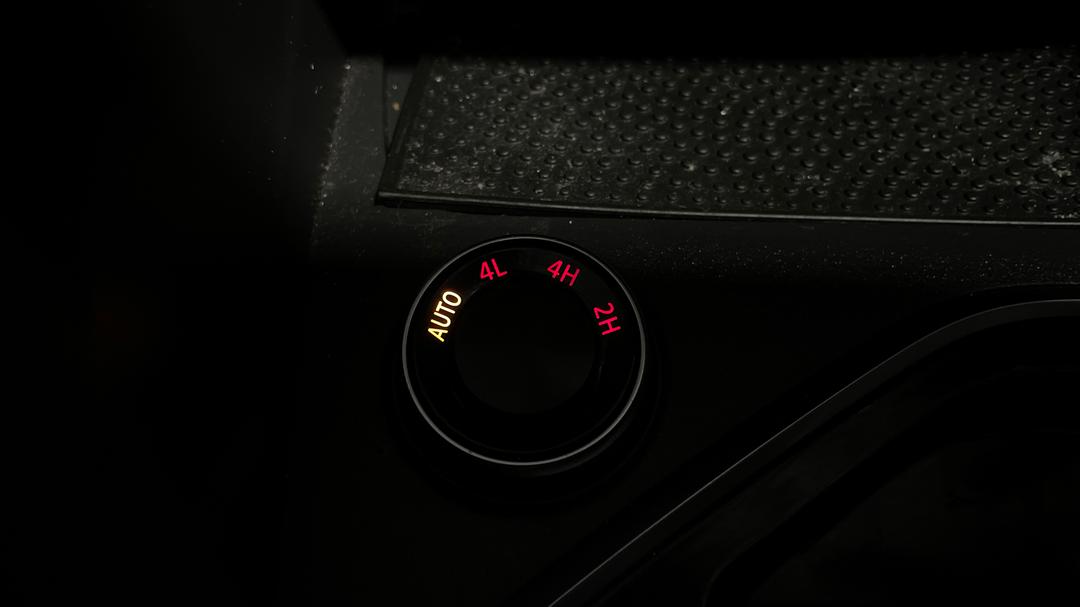 2023 LDV T60 Max Luxe (4x4), Automatic, 26318 km, Utility Switches/Buttons