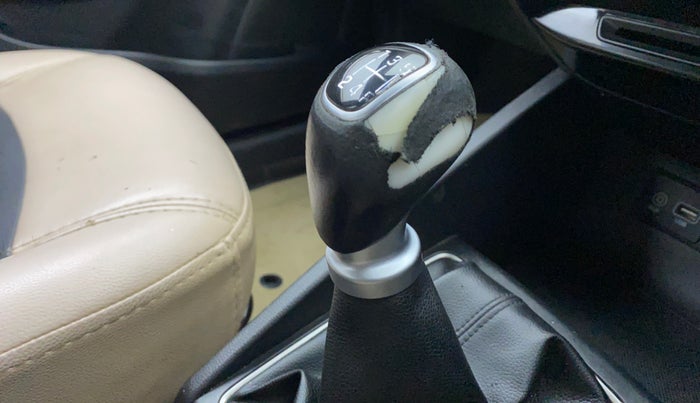 2015 Hyundai Elite i20 ASTA 1.2, Petrol, Manual, 81,508 km, Gear lever - Knob cover torn