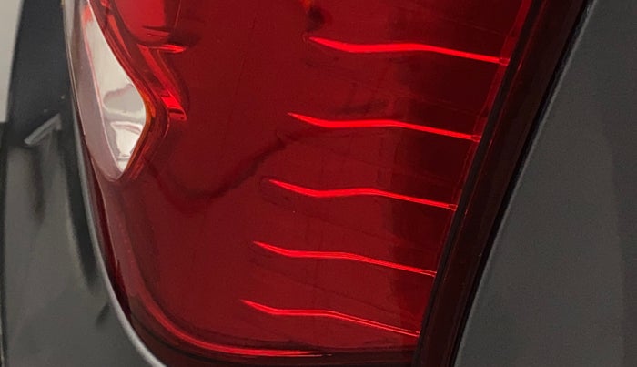 2016 Maruti Wagon R 1.0 VXI (O) AMT, Petrol, Automatic, 42,326 km, Right tail light - Minor scratches