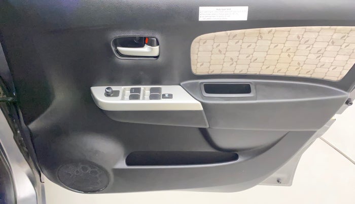 2016 Maruti Wagon R 1.0 VXI (O) AMT, Petrol, Automatic, 42,326 km, Driver Side Door Panels Control