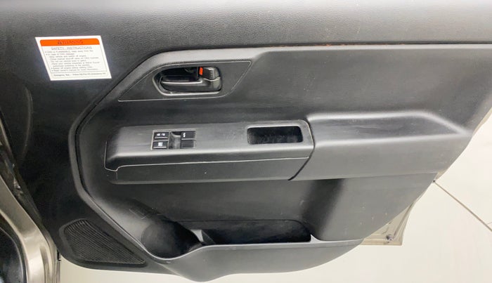 2021 Maruti New Wagon-R LXI CNG (O) 1.0, CNG, Manual, 32,138 km, Driver Side Door Panels Control