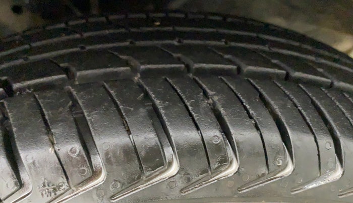 2018 Datsun Redi Go A, Petrol, Manual, 30,374 km, Left Front Tyre Tread