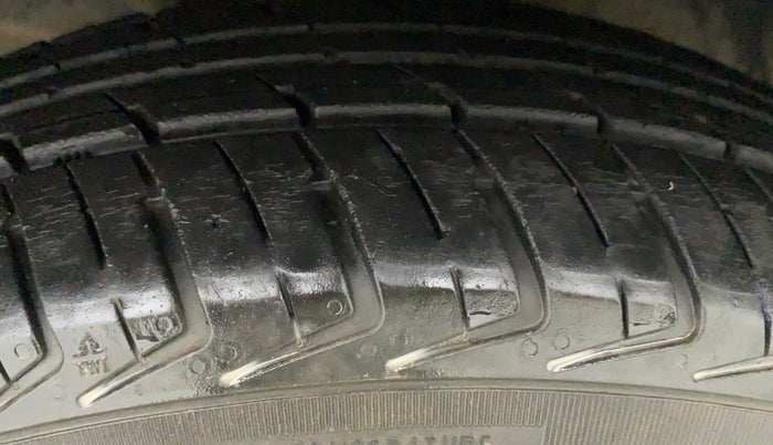 2018 Datsun Redi Go A, Petrol, Manual, 30,374 km, Right Front Tyre Tread