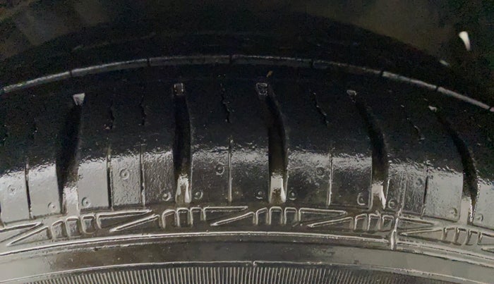 2014 Toyota Etios V, Petrol, Manual, 61,614 km, Left Front Tyre Tread