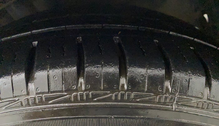 2014 Toyota Etios V, Petrol, Manual, 61,719 km, Left Front Tyre Tread